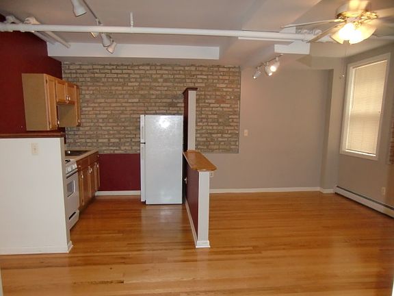 4th image of 6150 N Winthrop Ave #B4