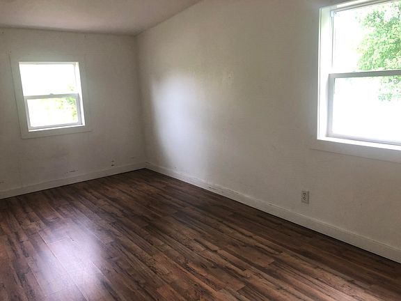 4th image of 420 E Hughes St