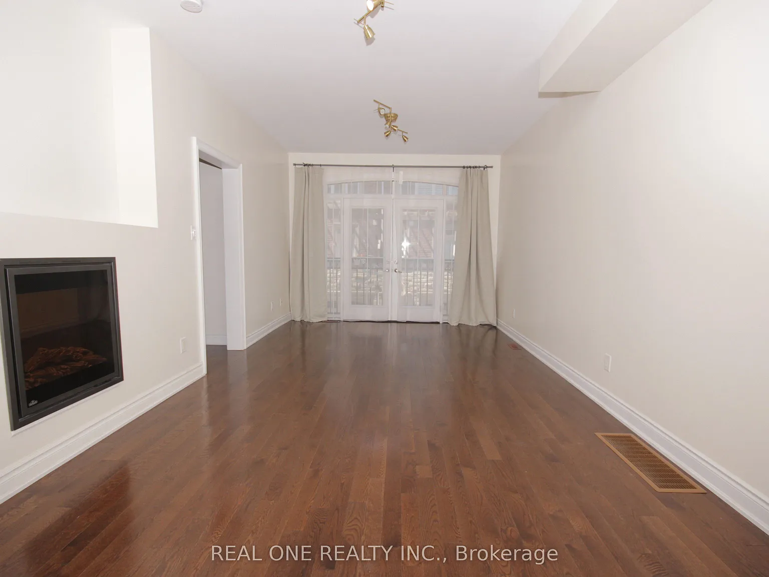 3 bed, $4,000 — Photo 4