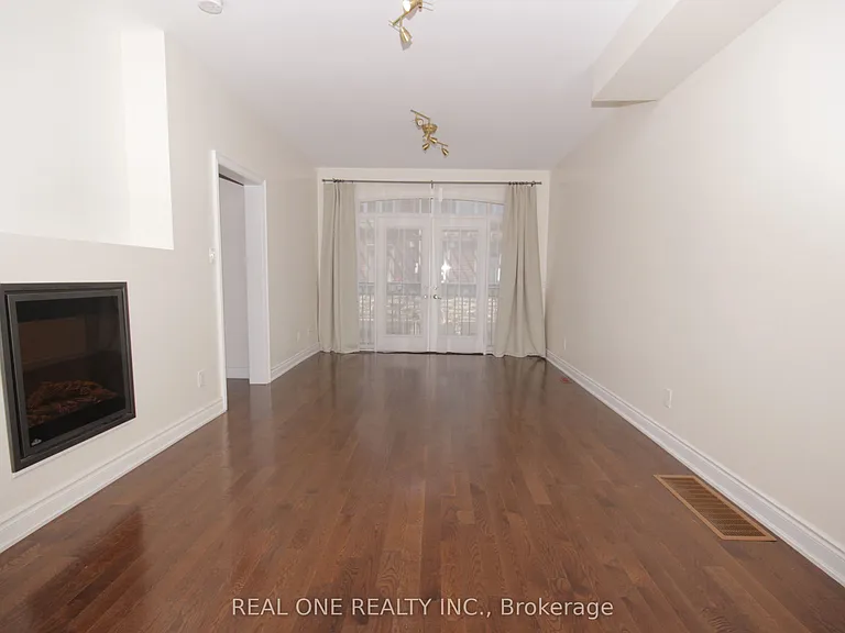 7 Slingsby Ln — Photo 4
