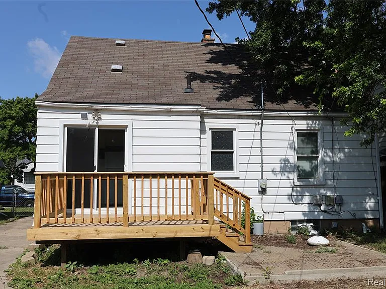 27226 Lawnwood St — Photo 15