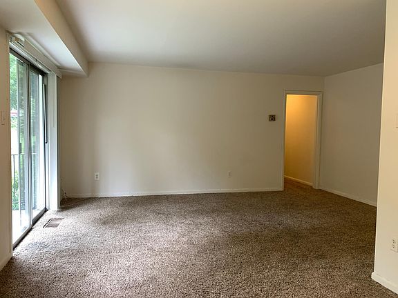 3rd image of 10518 Weymouth St APT 101