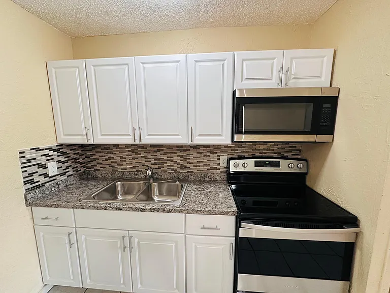 490 Las Palmas Cir #665 — Photo 1