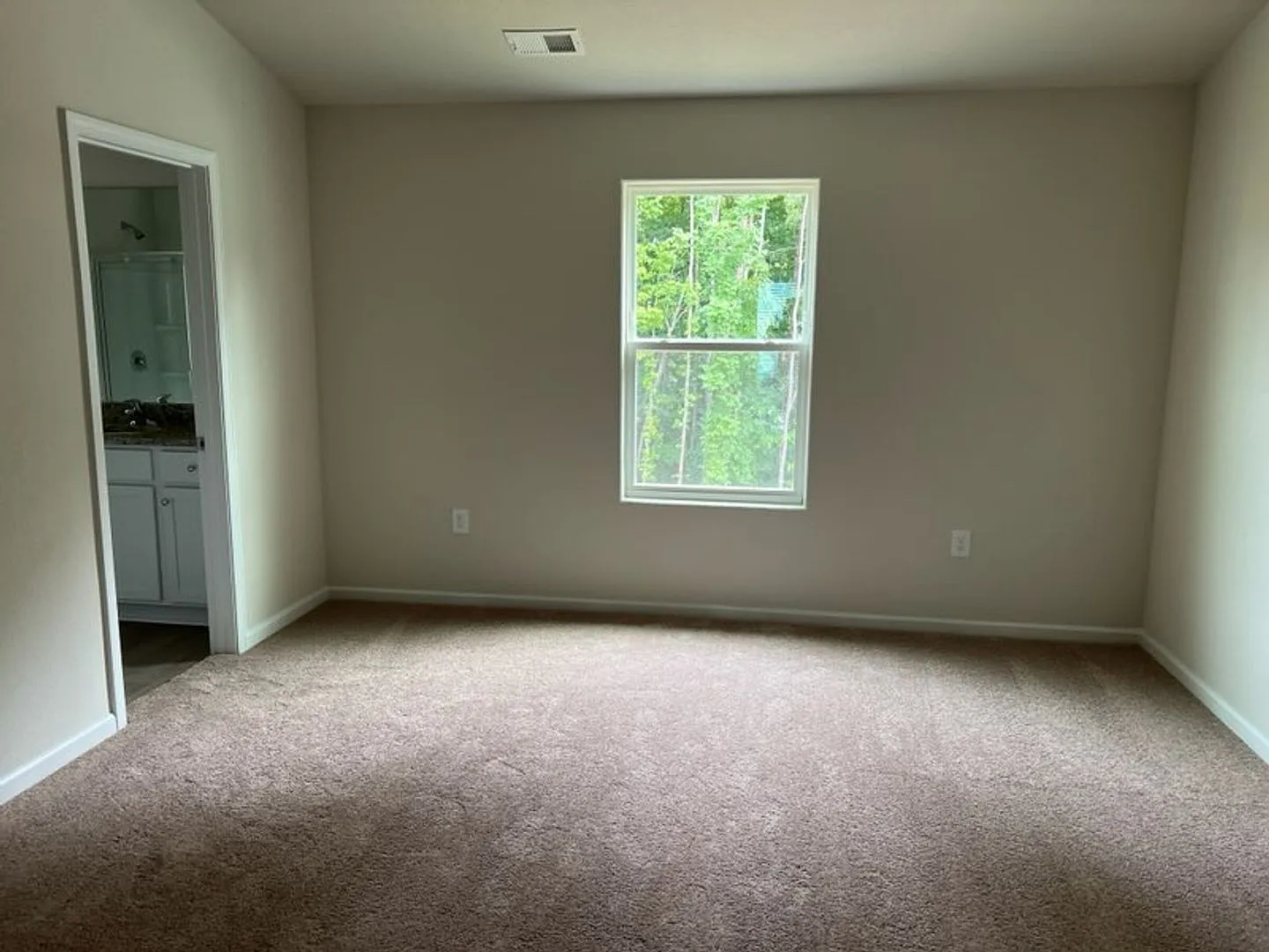 Spacious Home minutes from Uptown and the Charlotte Douglass Airport! — Photo 3