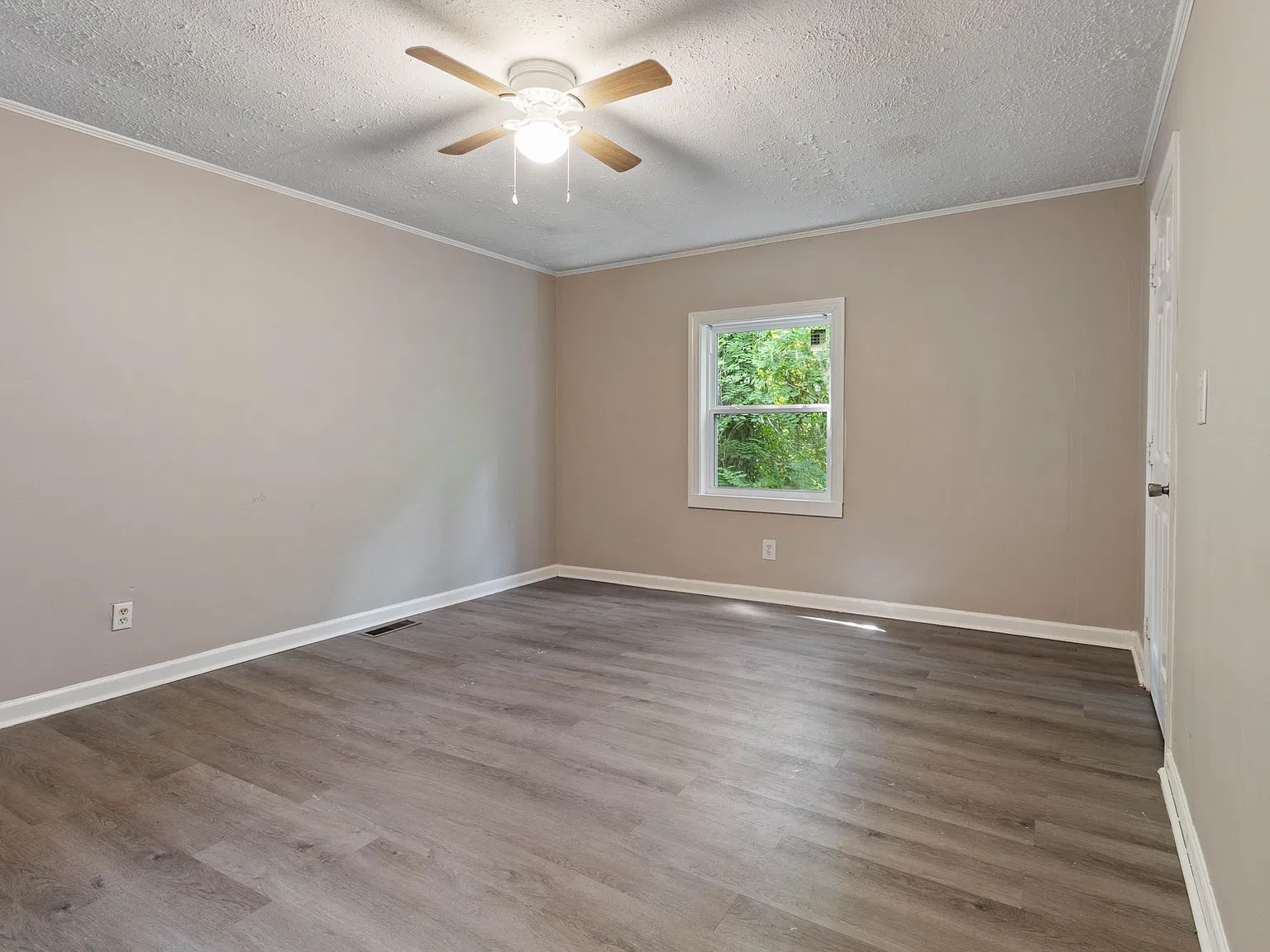 2639 Crystal Springs Dr — Photo 3
