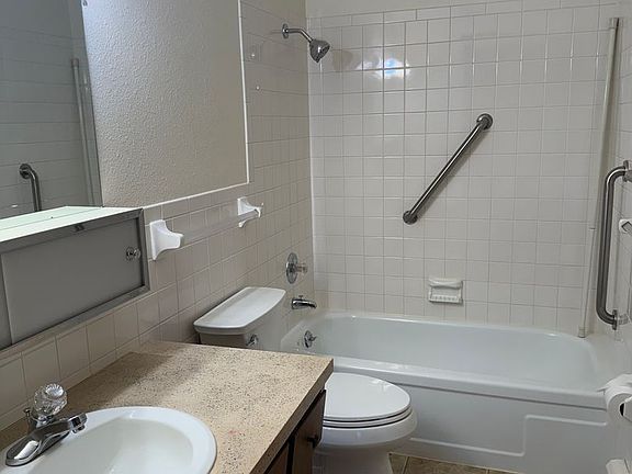 3rd image of 426 Shirley St #105
