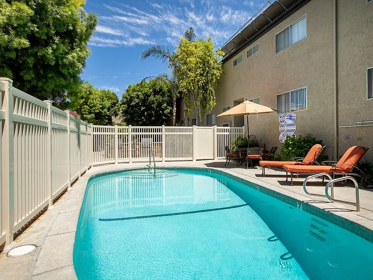 Topanga Canyon Apartments — Photo 24