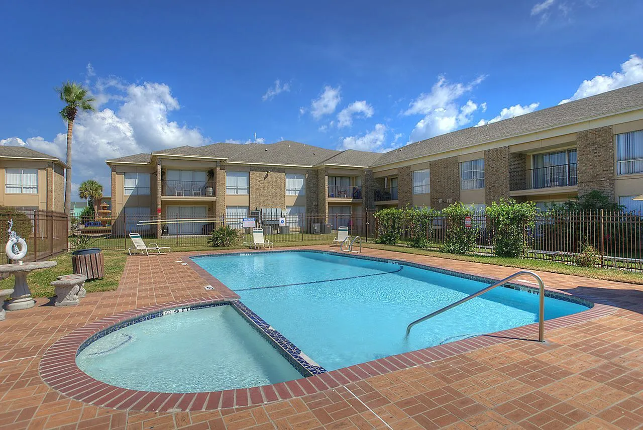 ASHTON PLACE APARTMENTS — Photo 3