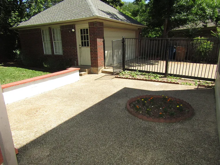 6106 John Chisum Ln — Photo 15