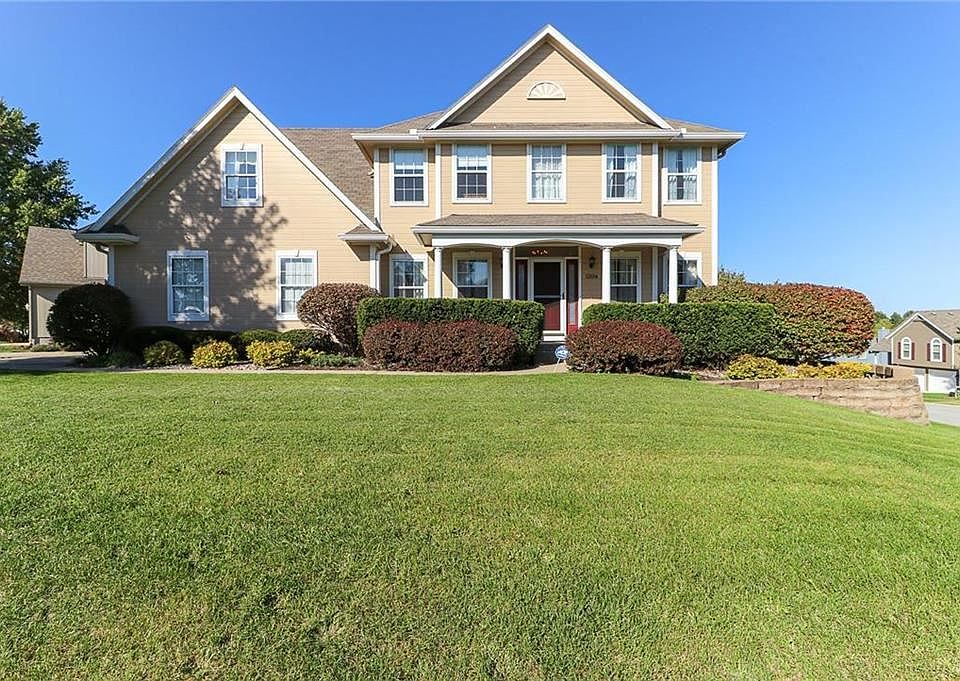 1st image of 5304 NE Holiday Dr