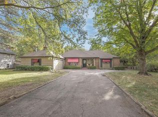 11161 Wornall Rd, Kansas City, MO 64114