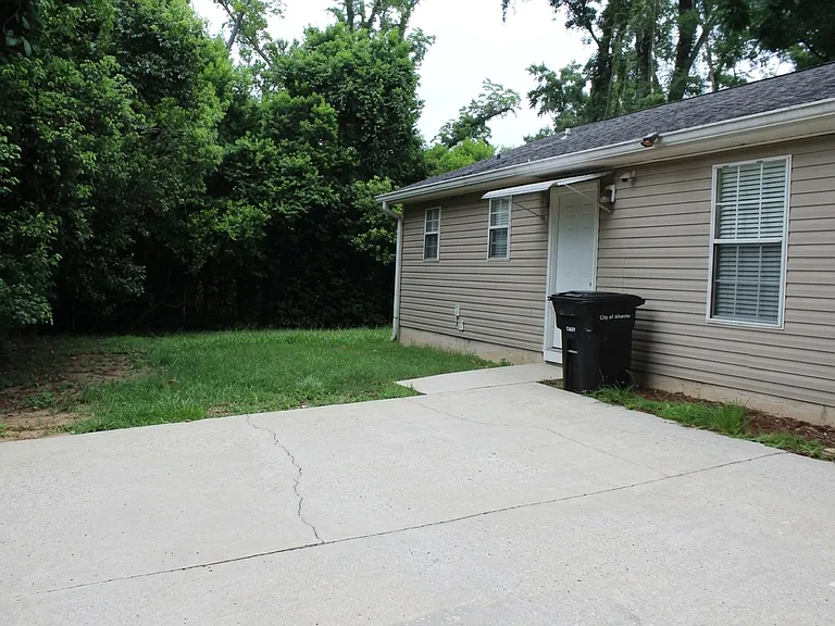 1610 Saxon St — Photo 15