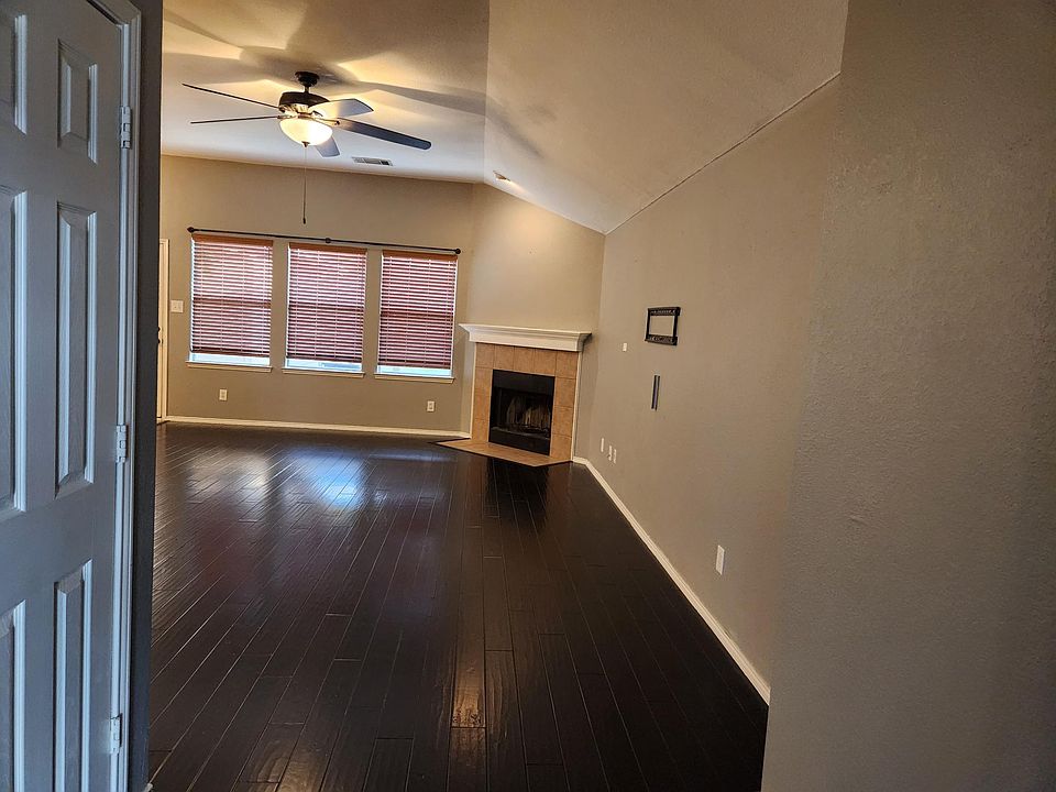 2nd image of 922 Swift Dr