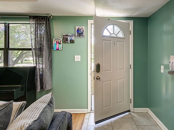 3rd image of 3134 Cesery Blvd