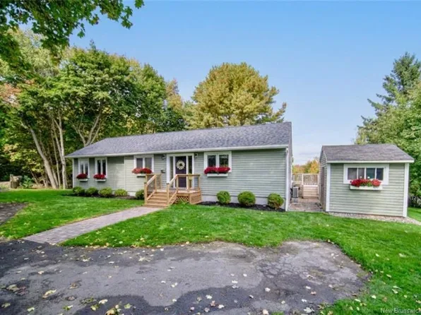 31 Riverview Dr, Fredericton, NB E3B 5Y9