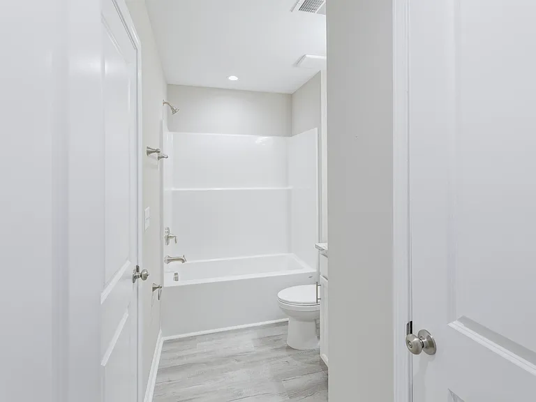 207 Woodlawn St — Photo 33