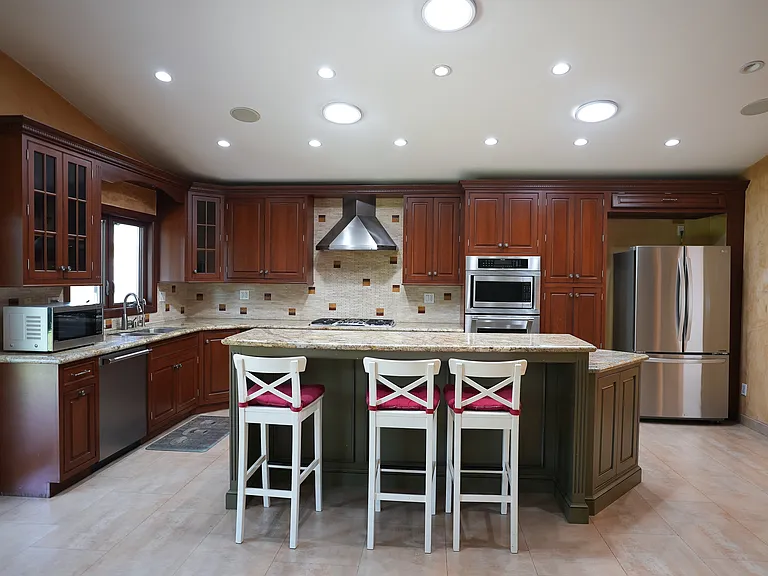 18129 Hatteras St — Photo 4