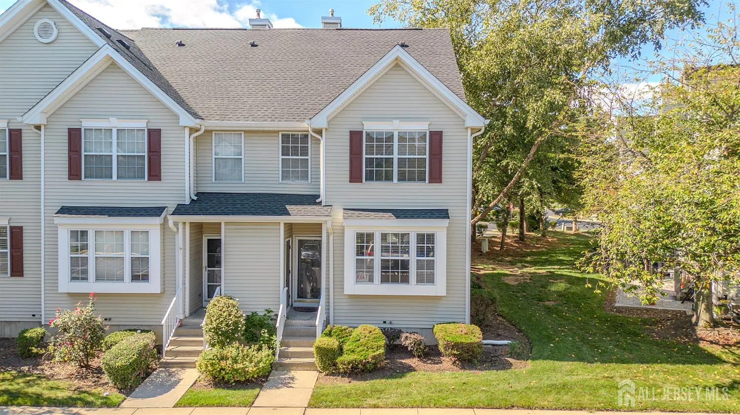 3 bed, 2.5 bath, 1584 sqft, $3,300 — Photo 4