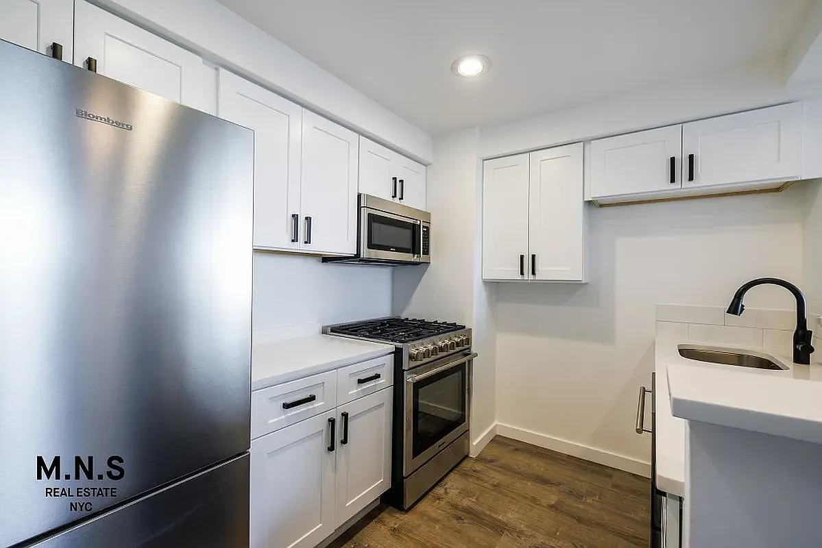 423 Ocean Parkway — Photo 4