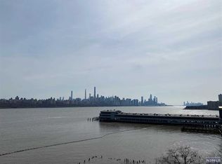 6305 City Pl, Edgewater, NJ 07020