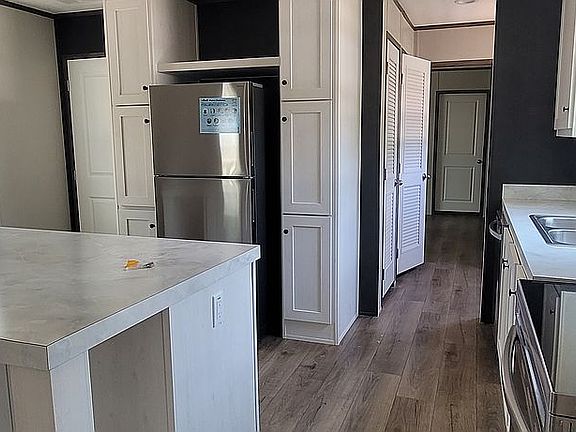 4th image of 920 Clearleaf Dr Trailer 170B