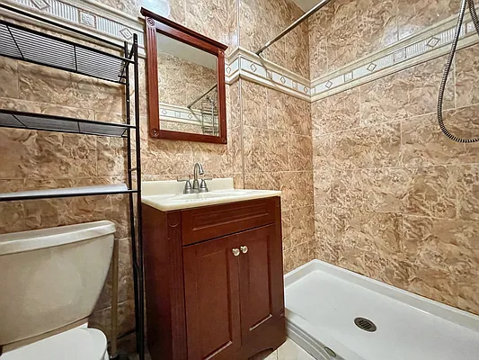 Rented by Astoria Realty | media 33