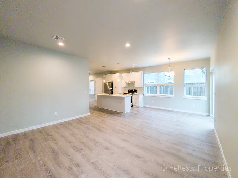 2530 SW Coho St — Photo 4