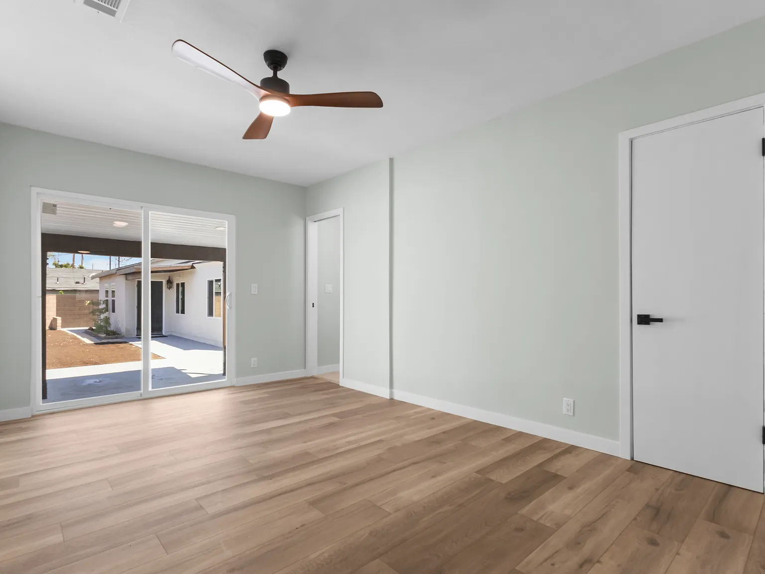 3 bed, 1218 sqft, $3,800 — Photo 2