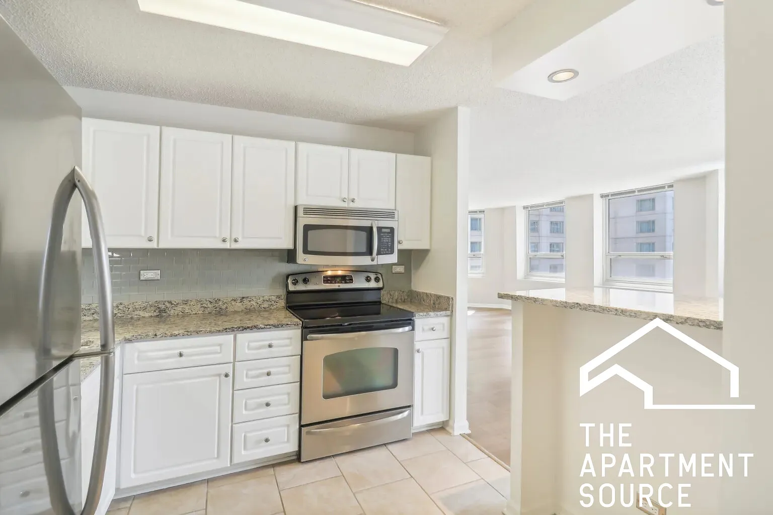 3 bed, 2.5 bath, $5,854 — Photo 4
