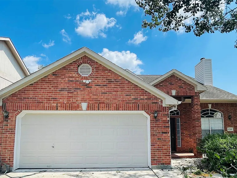 1719 Park Forest Dr — Photo 2