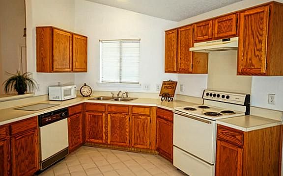 4th image of 415 Kalmia Dr