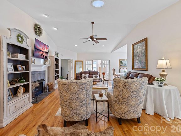 5th image of 24 Country Meadows Ln