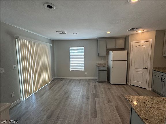 4th image of 676 Magrath St