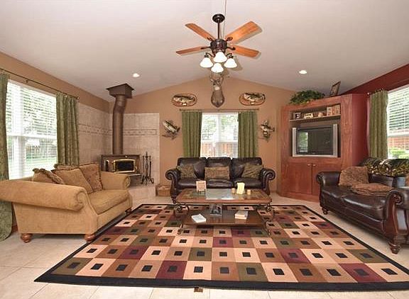 4th image of 16441 Laurel Park Ct