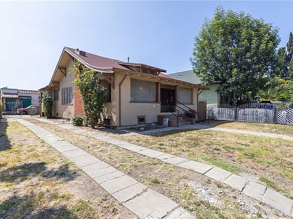 4th image of 206 S Soto St #2