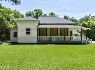 401 Pecan Lane, Lake Waccamaw, NC 28450
