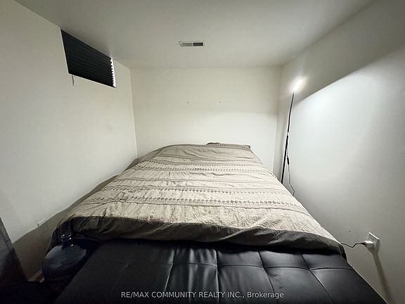 5th image of 693 Hawley St #Basement