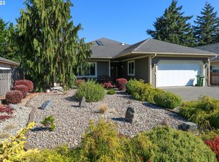 738 Edwards Ave, Coos Bay, OR 97420