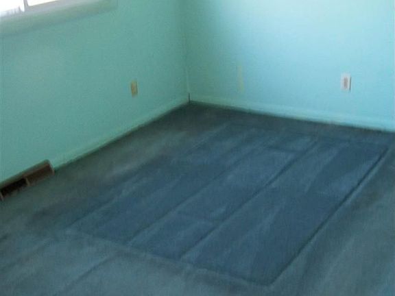 3rd image of 904 W 72nd Pl