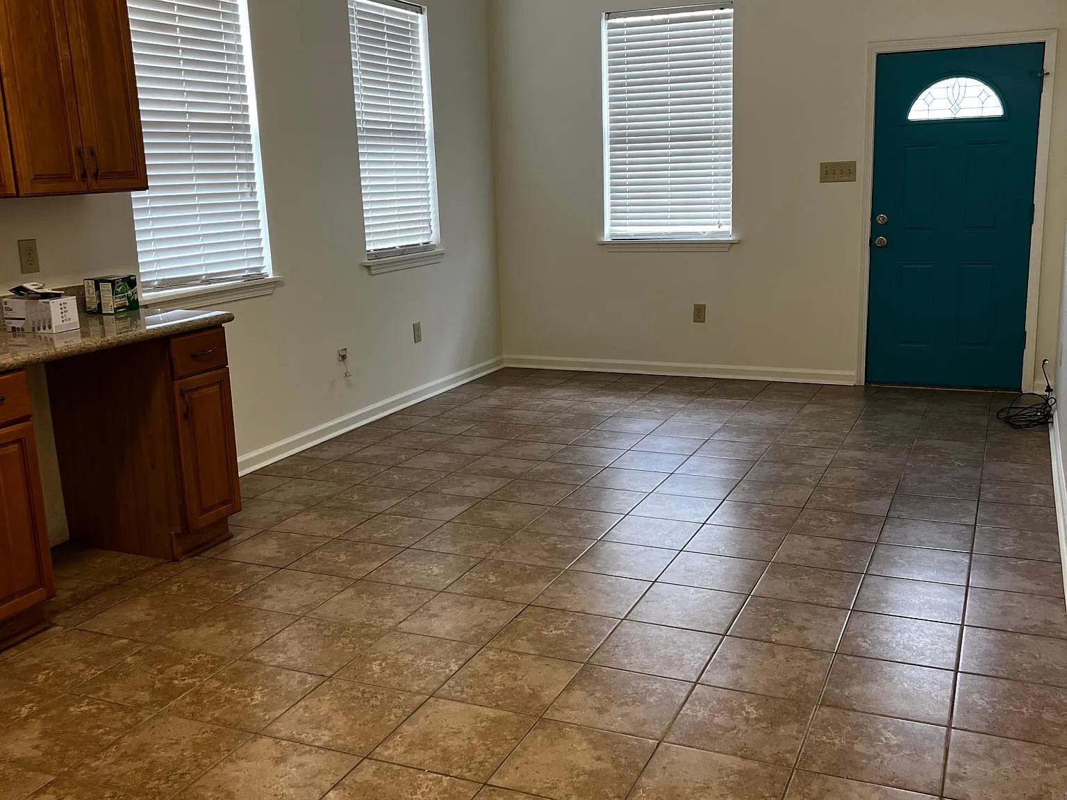 2 bed, 900 sqft, $1,050 — Photo 2
