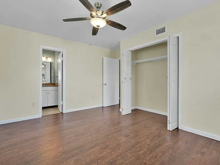 417 E Lindbergh Blvd — Photo 18
