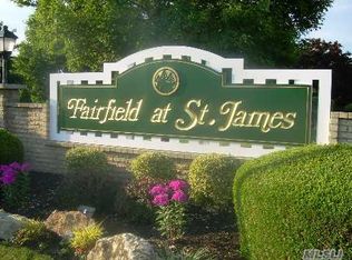 910 Fenway Rd, Saint James, NY 11780