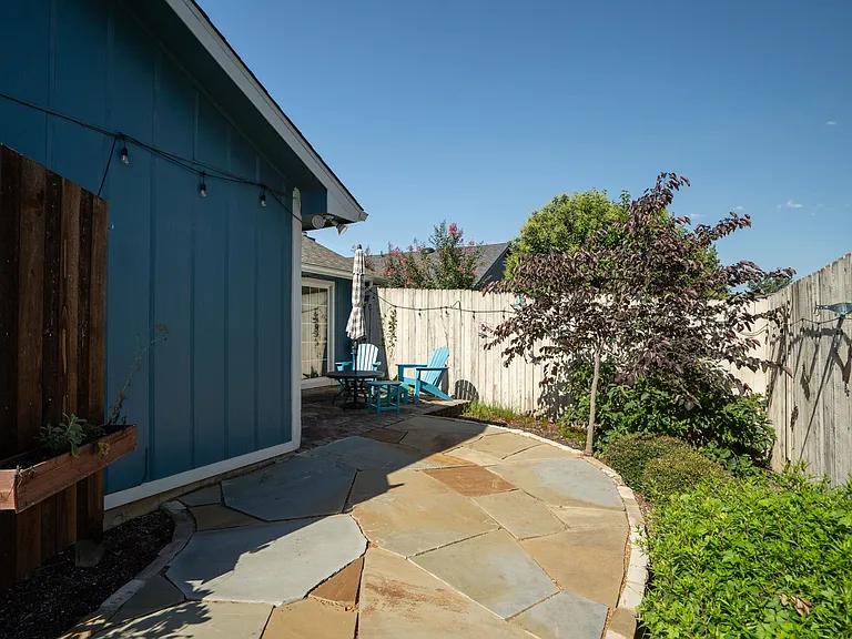 1425 Thistlewood Ln — Photo 17