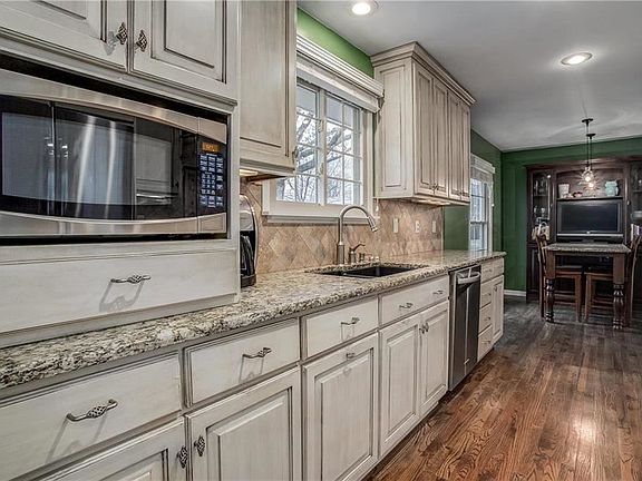 3rd image of 8117 Juniper Dr