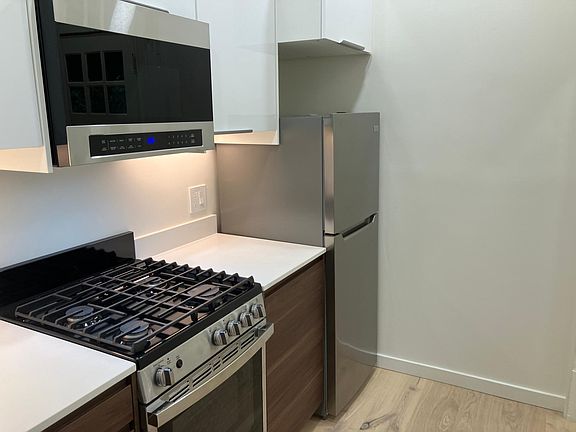 2nd image of 562 Hayes St APT 3