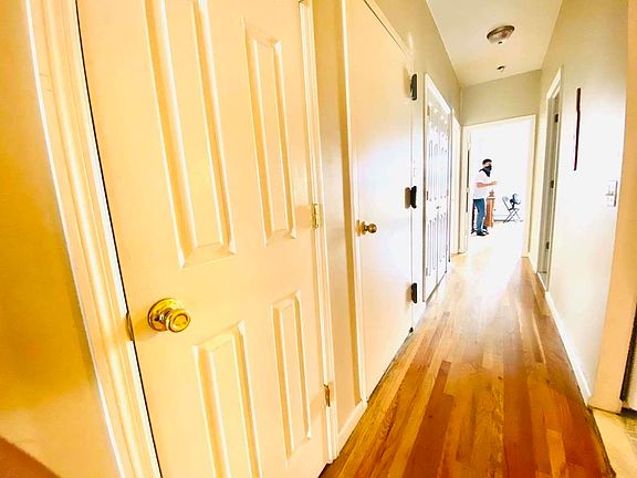 5th image of 301 Knickerbocker Ave APT 3