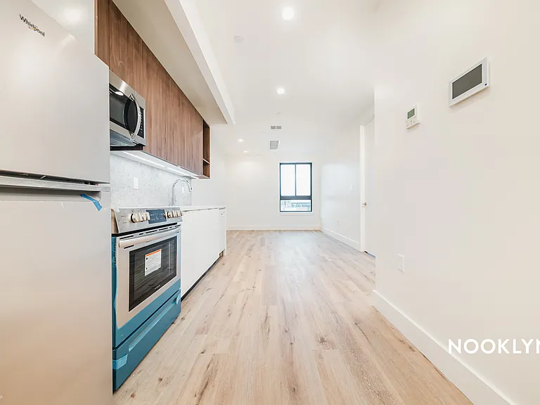 380 Grove St #3C — Photo 2