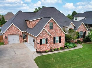 2704 S 21st St, Rogers, AR 72758