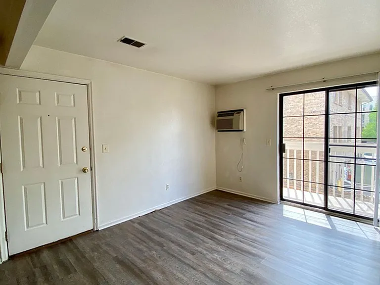 551 W Prentice Ave — Photo 7