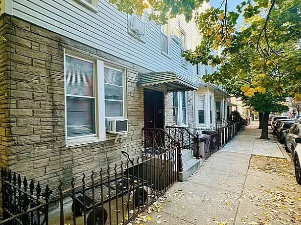 92 Diamond St, Brooklyn, NY 11222